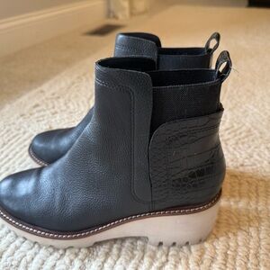Dolce Vita Black Ankle Boots with Croc Detail- like new!